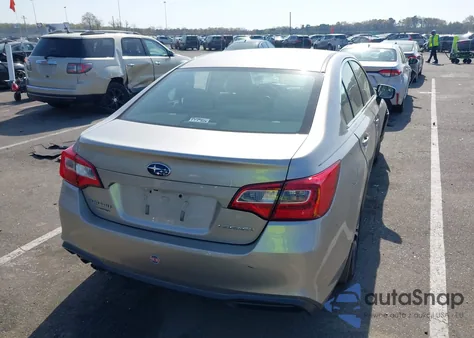 2018 Subaru Legacy 2.5I z USA, uszkodzony, nr VIN 4S3BNAB66J3033943
